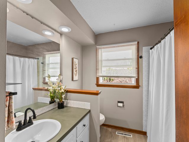 2628 N Gayman Avenue, Davenport, IA 52804