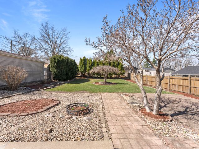 2628 N Gayman Avenue, Davenport, IA 52804