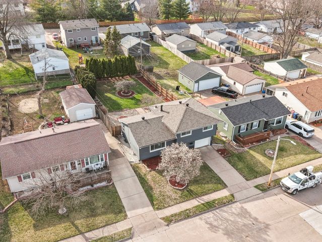 2628 N Gayman Avenue, Davenport, IA 52804