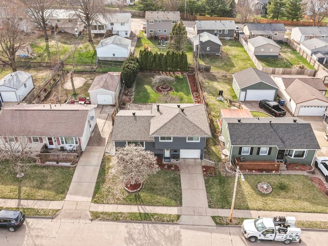 2628 N Gayman Avenue, Davenport, IA 52804
