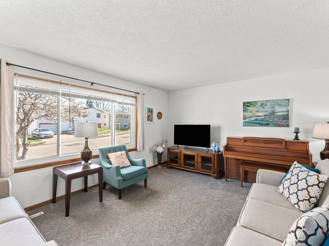 2628 N Gayman Avenue, Davenport, IA 52804