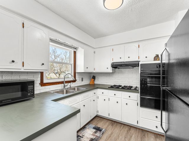 2628 N Gayman Avenue, Davenport, IA 52804