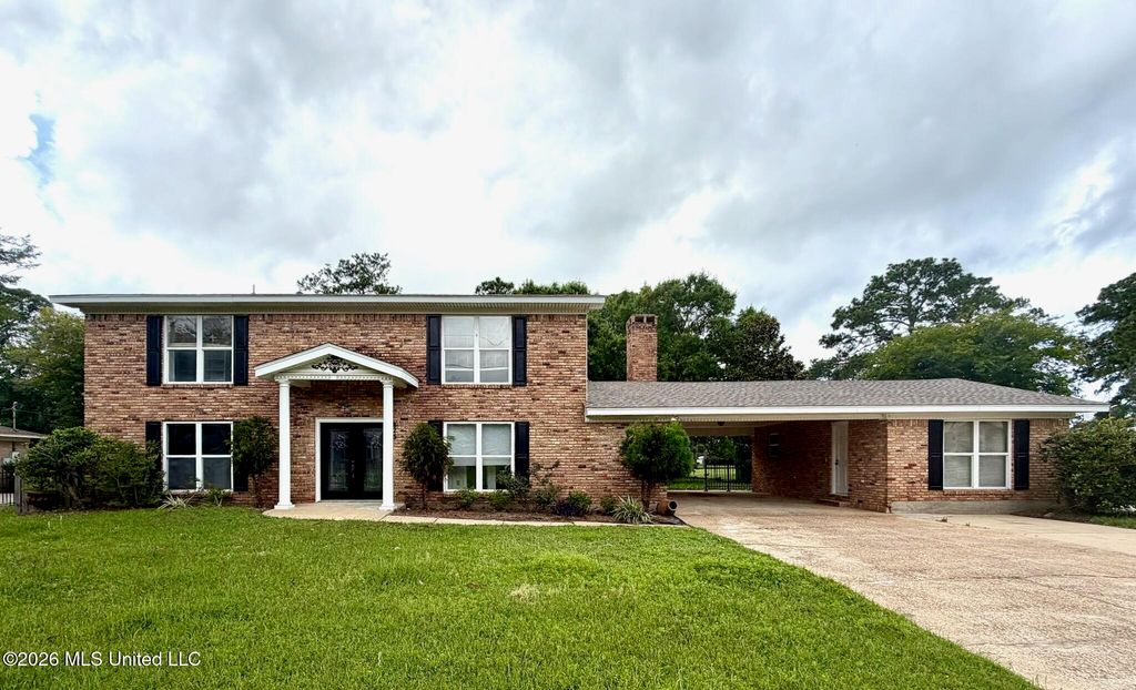 825 Warren Street, Pascagoula, MS 39567
