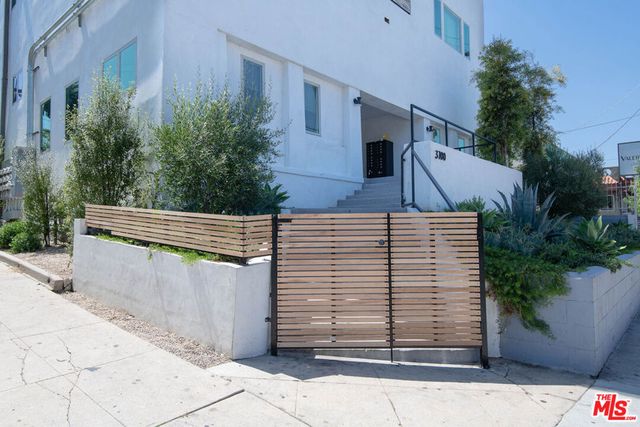 3700 W Sunset Boulevard 3, Los Angeles, CA 90026