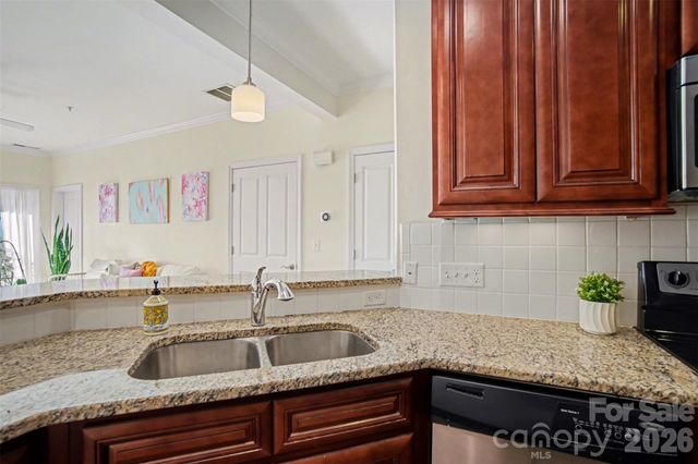 6605 Central Pacific Avenue, Charlotte, NC 28210