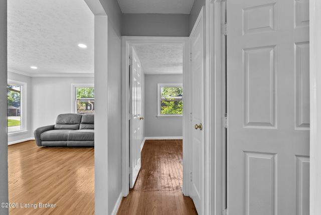 3021 Vogue Ave, Louisville, KY 40220