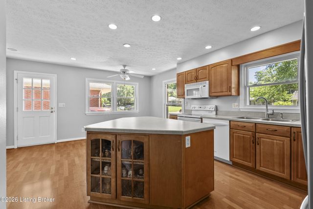 3021 Vogue Ave, Louisville, KY 40220