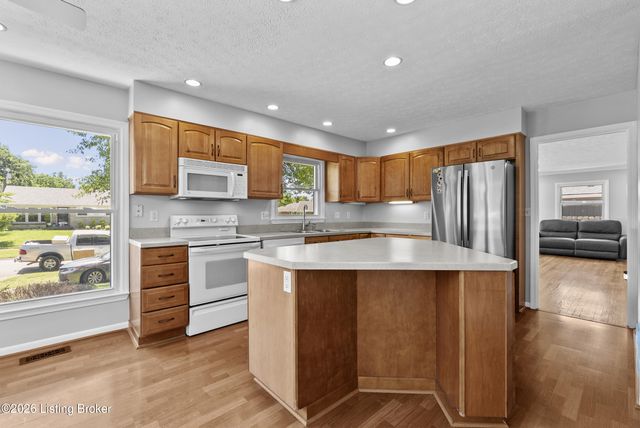 3021 Vogue Ave, Louisville, KY 40220