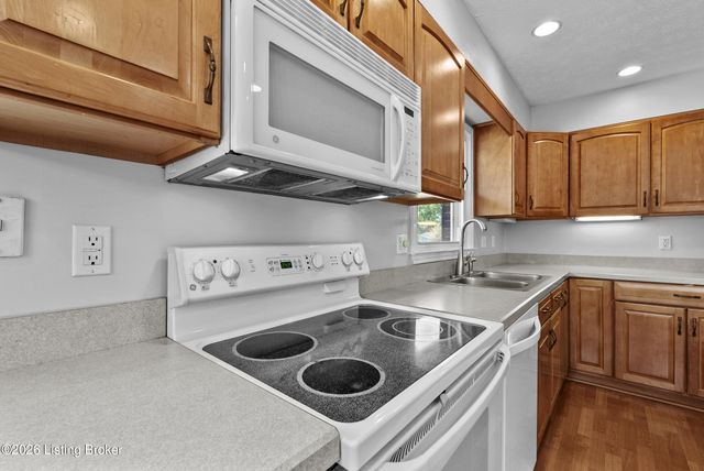 3021 Vogue Ave, Louisville, KY 40220