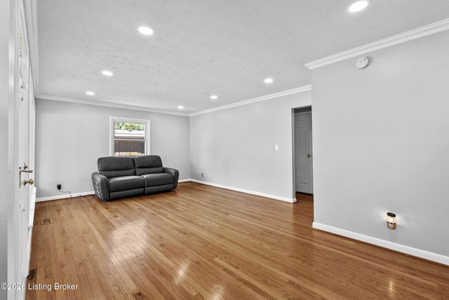 3021 Vogue Ave, Louisville, KY 40220