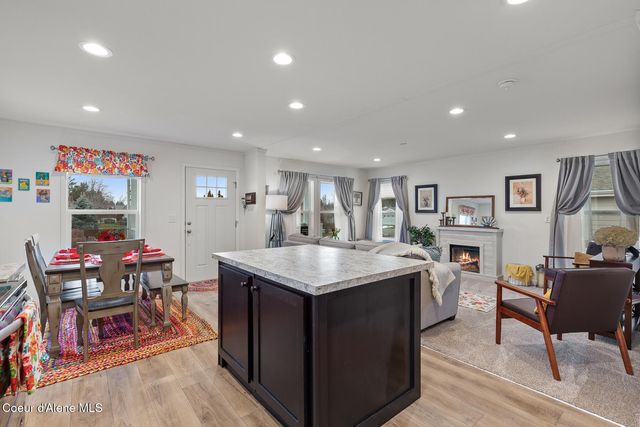 1664 W Bounty LOOP, Hayden, ID 83835