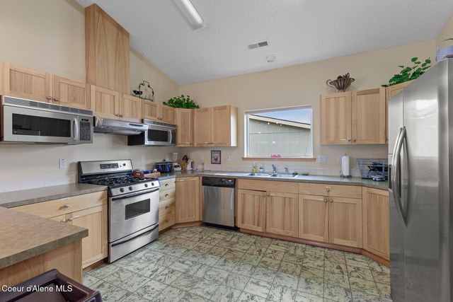 1664 W Bounty LOOP, Hayden, ID 83835