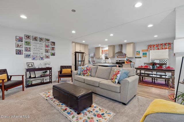 1664 W Bounty LOOP, Hayden, ID 83835