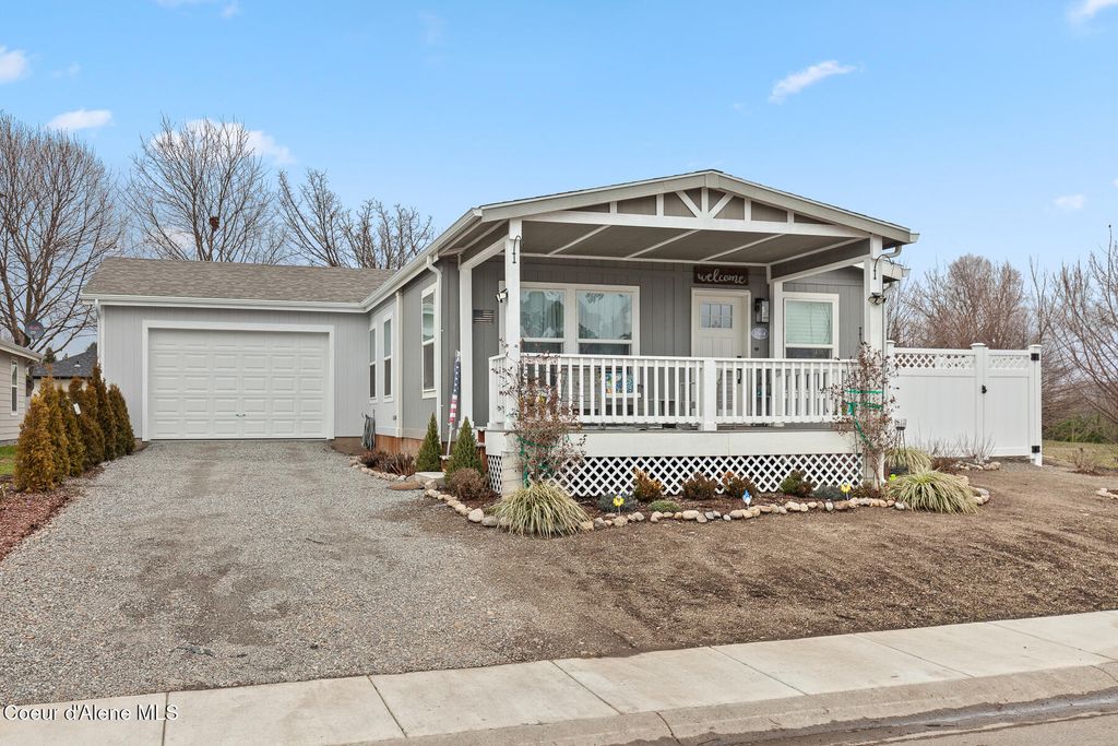 1664 W Bounty LOOP, Hayden, ID 83835