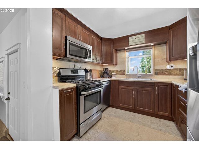 7511 Se HARMONY Rd, Milwaukie, OR 97222