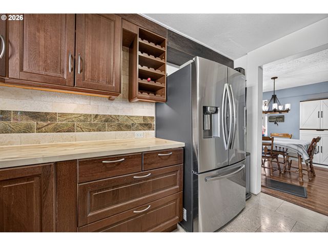 7511 Se HARMONY Rd, Milwaukie, OR 97222