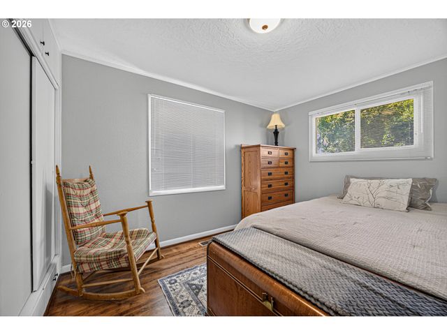 7511 Se HARMONY Rd, Milwaukie, OR 97222