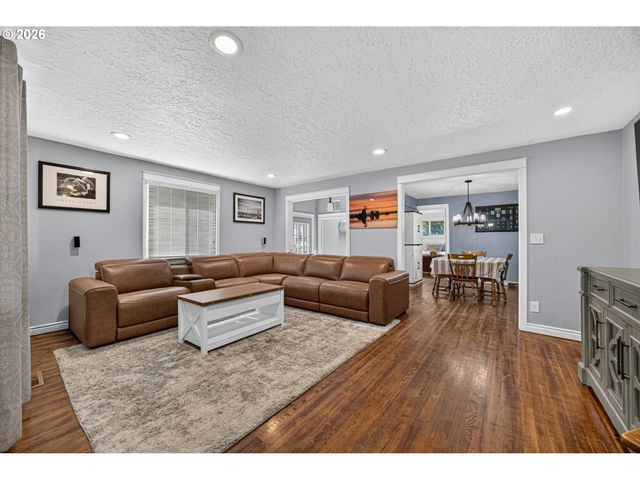 7511 Se HARMONY Rd, Milwaukie, OR 97222