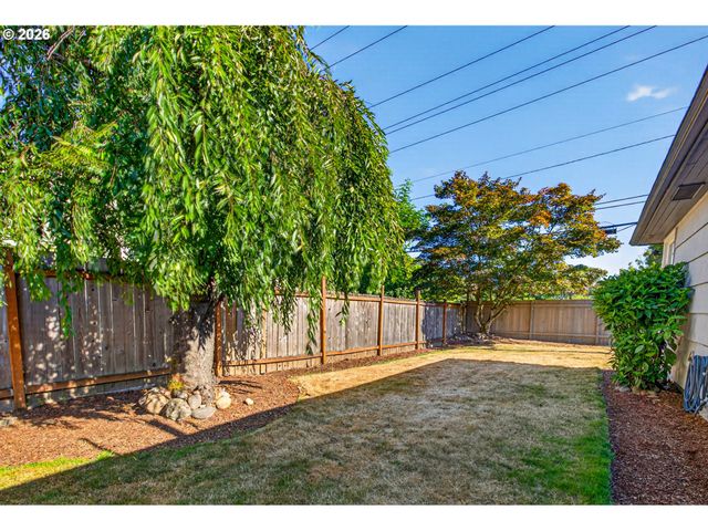 7511 Se HARMONY Rd, Milwaukie, OR 97222