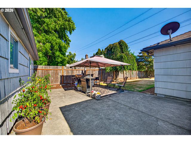 7511 Se HARMONY Rd, Milwaukie, OR 97222