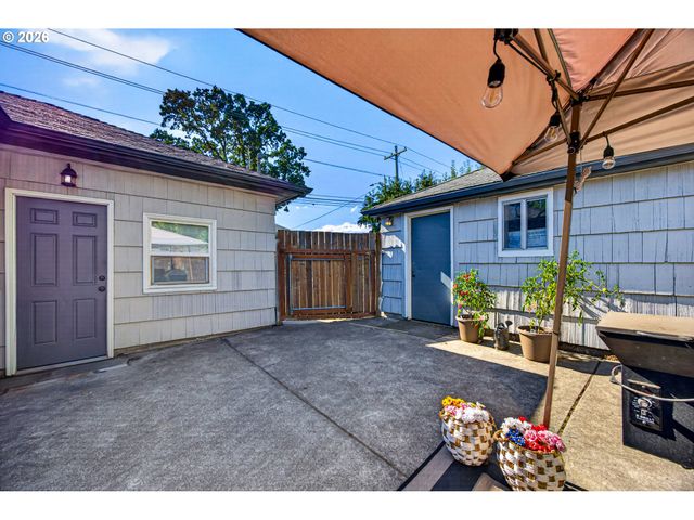7511 Se HARMONY Rd, Milwaukie, OR 97222