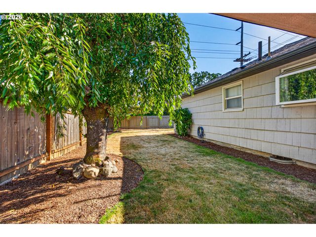 7511 Se HARMONY Rd, Milwaukie, OR 97222