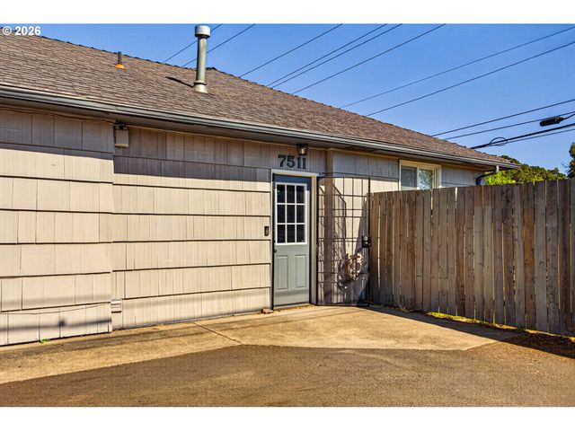 7511 Se HARMONY Rd, Milwaukie, OR 97222
