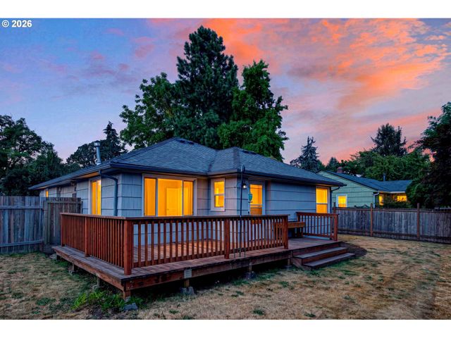 7511 Se HARMONY Rd, Milwaukie, OR 97222