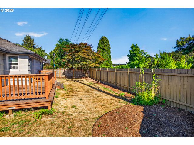 7511 Se HARMONY Rd, Milwaukie, OR 97222