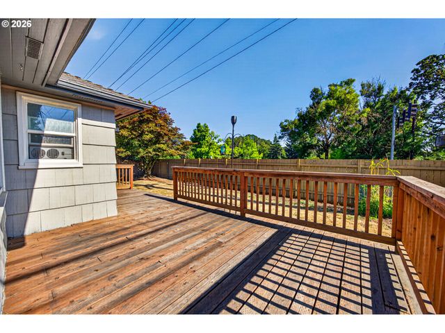 7511 Se HARMONY Rd, Milwaukie, OR 97222