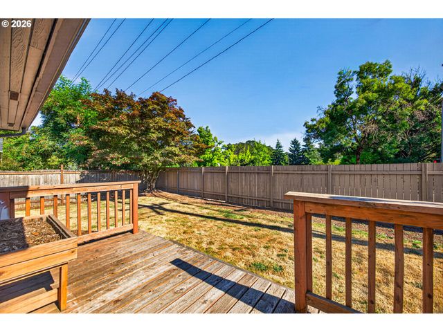 7511 Se HARMONY Rd, Milwaukie, OR 97222