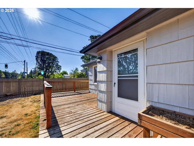 7511 Se HARMONY Rd, Milwaukie, OR 97222