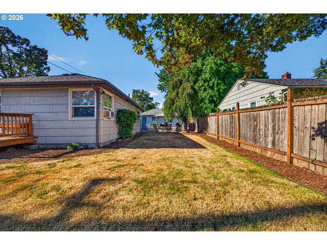 7511 Se HARMONY Rd, Milwaukie, OR 97222