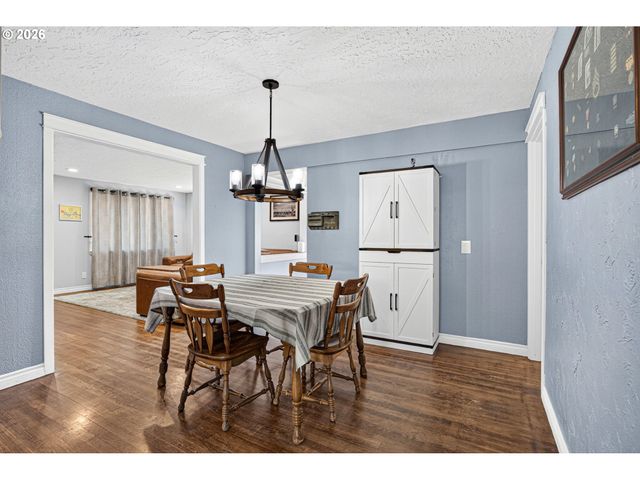 7511 Se HARMONY Rd, Milwaukie, OR 97222
