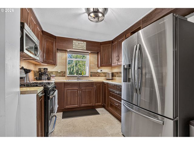7511 Se HARMONY Rd, Milwaukie, OR 97222