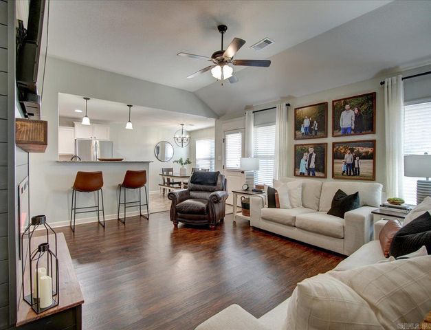 155 Cambridge Dr, Hot Springs, AR 71913