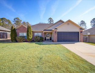 155 Cambridge Dr, Hot Springs, AR 71913