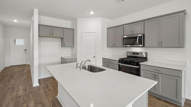 203 MUSTANG LAKE CIR, Buda, TX 78610