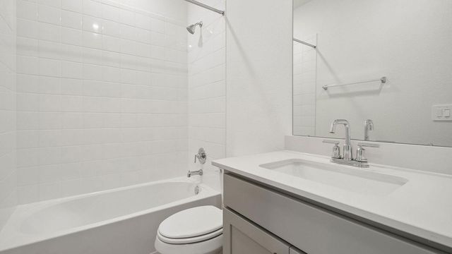203 MUSTANG LAKE CIR, Buda, TX 78610