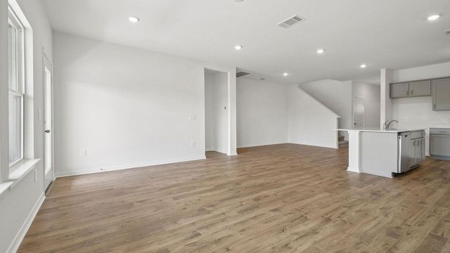 203 MUSTANG LAKE CIR, Buda, TX 78610
