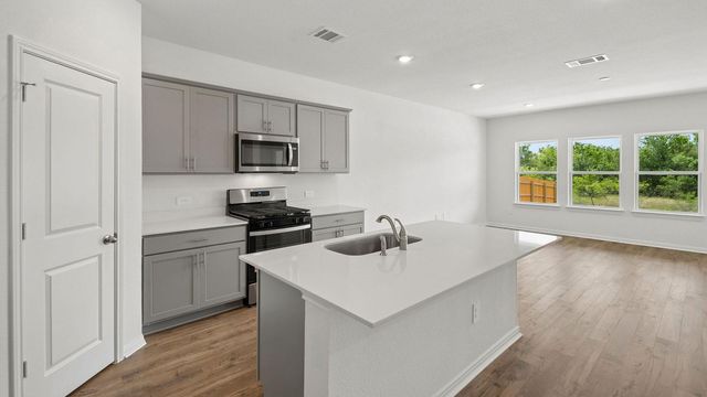 203 MUSTANG LAKE CIR, Buda, TX 78610