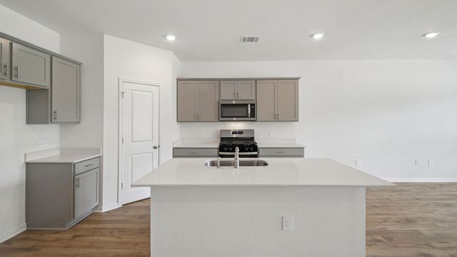 203 MUSTANG LAKE CIR, Buda, TX 78610