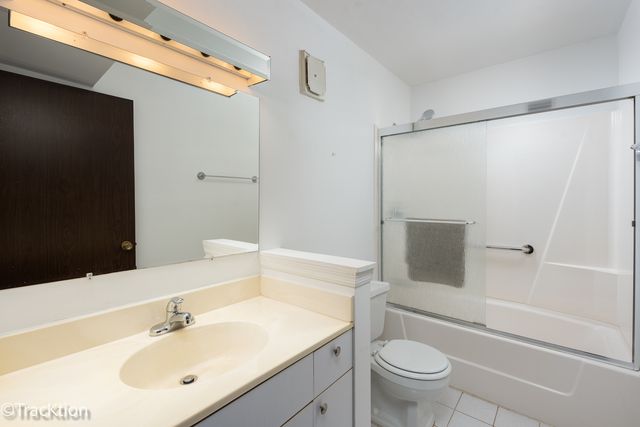 631 Derry Court 2C, Schaumburg, IL 60193