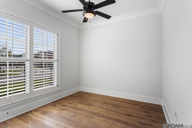 10718 Bird Song Dr, Baton Rouge, LA 70810