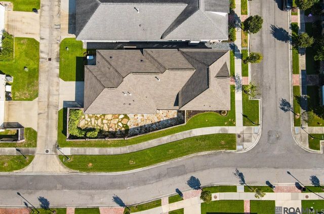 10718 Bird Song Dr, Baton Rouge, LA 70810