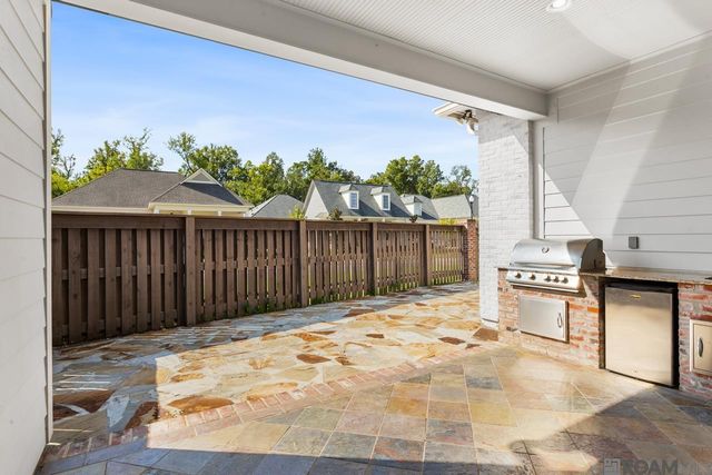 10718 Bird Song Dr, Baton Rouge, LA 70810