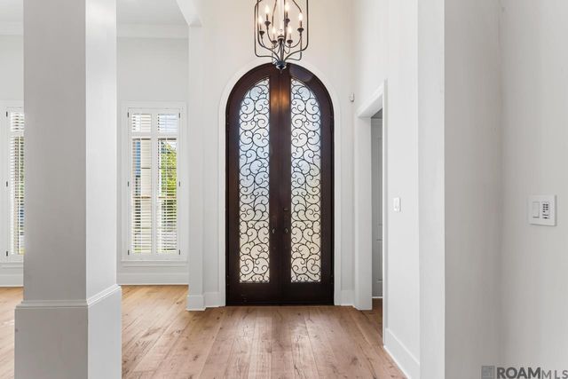 10718 Bird Song Dr, Baton Rouge, LA 70810