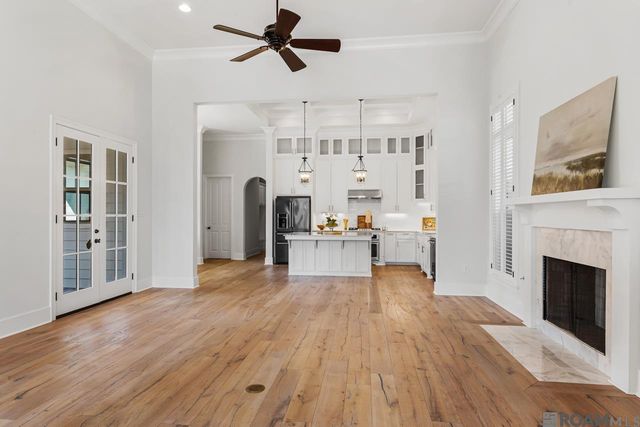 10718 Bird Song Dr, Baton Rouge, LA 70810