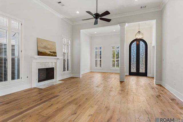 10718 Bird Song Dr, Baton Rouge, LA 70810
