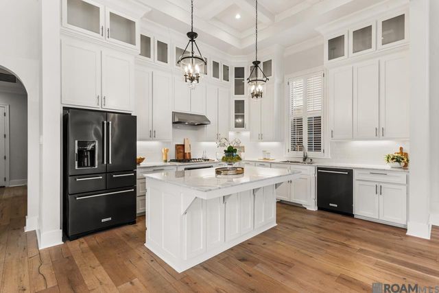 10718 Bird Song Dr, Baton Rouge, LA 70810